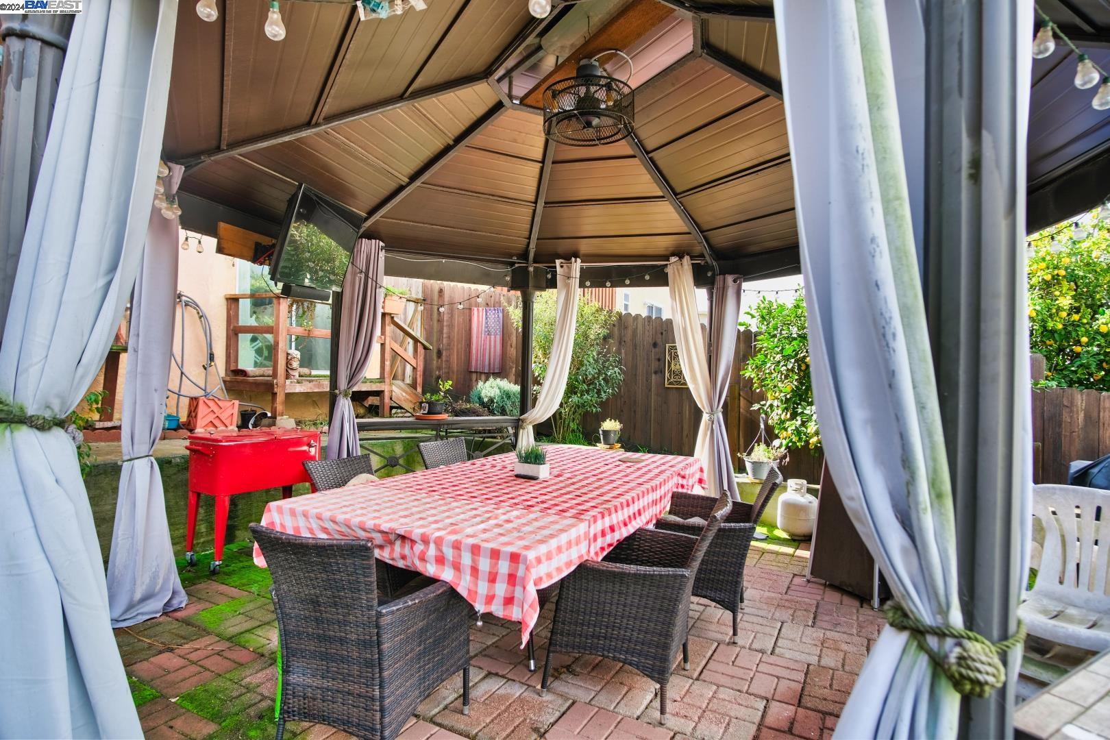 2992 Pickford Way