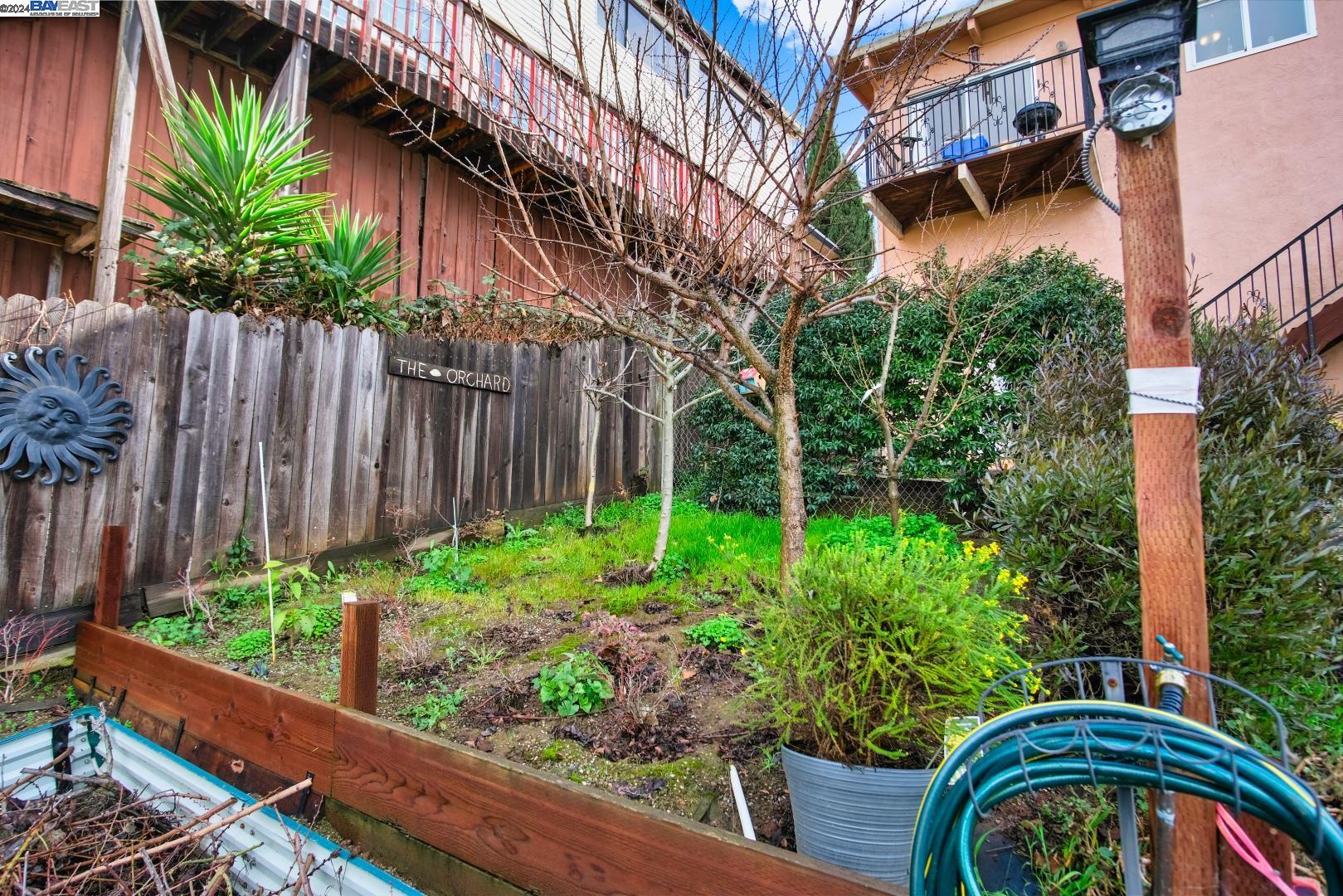 2992 Pickford Way