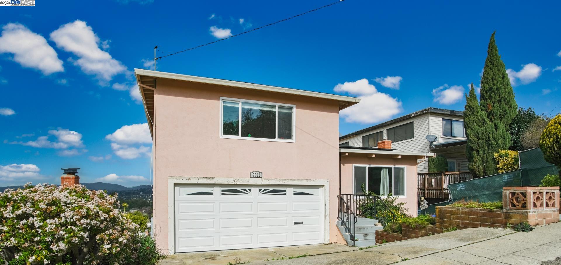 2992 Pickford Way