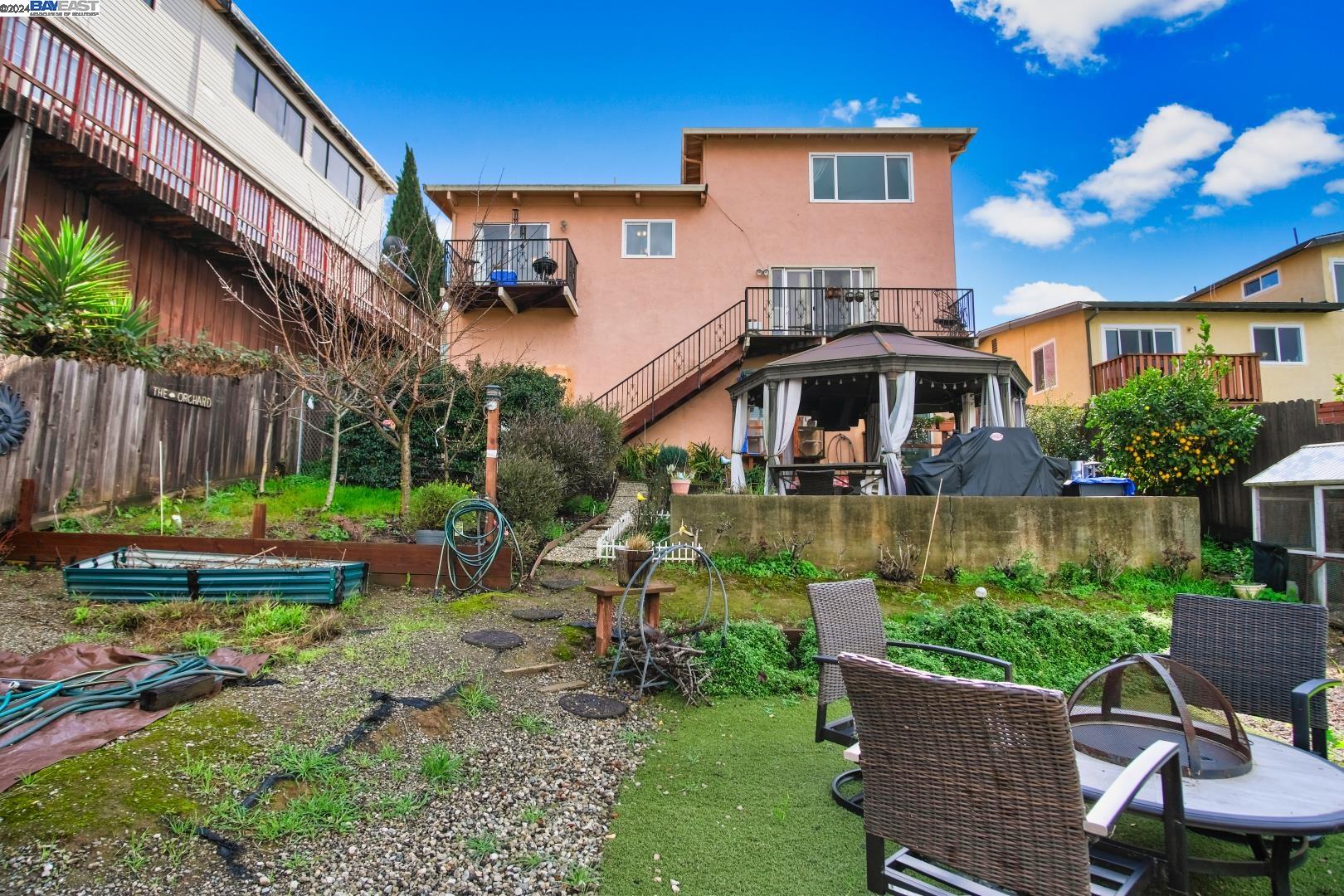 2992 Pickford Way