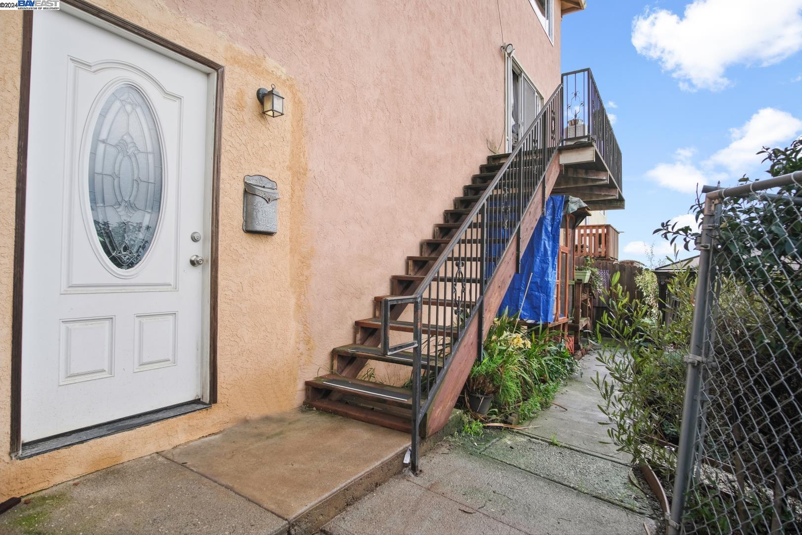 2992 Pickford Way