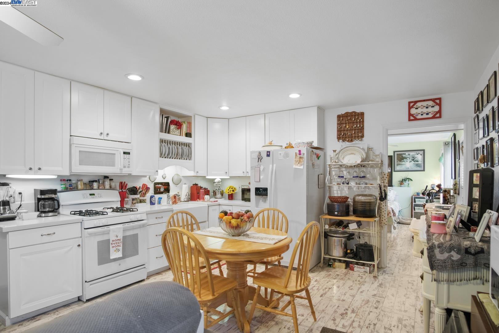 2992 Pickford Way