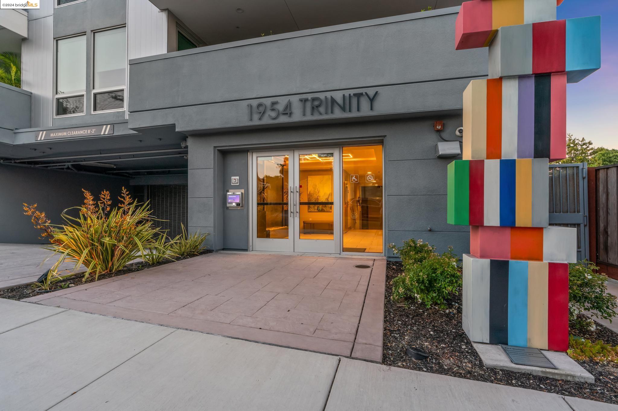 1954 1954 Trinity Ave # 101