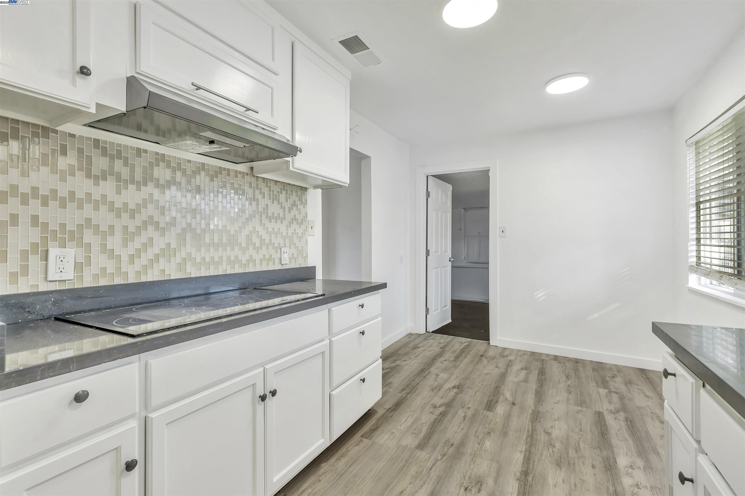3328 W Sonoma Ave