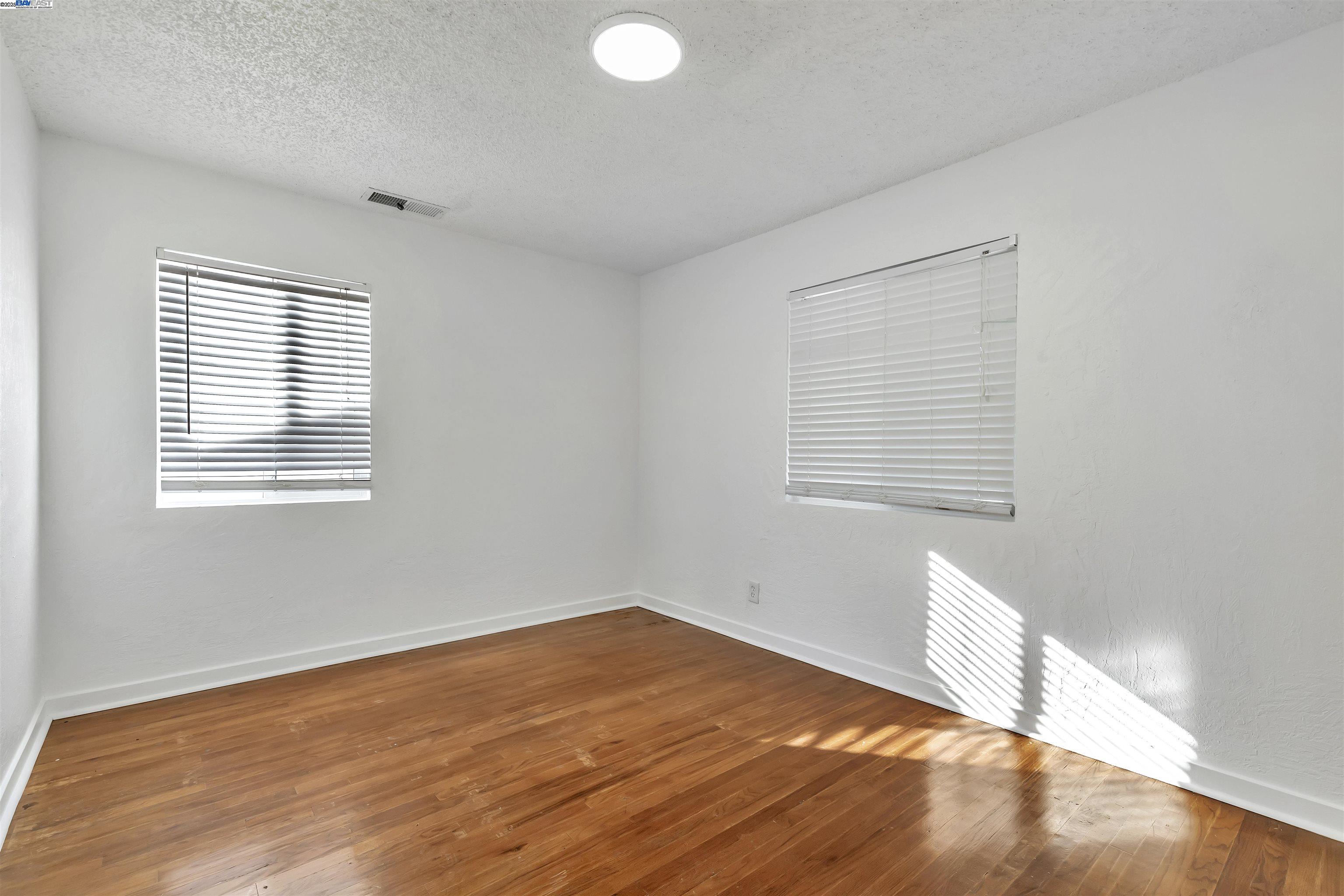 3328 W Sonoma Ave