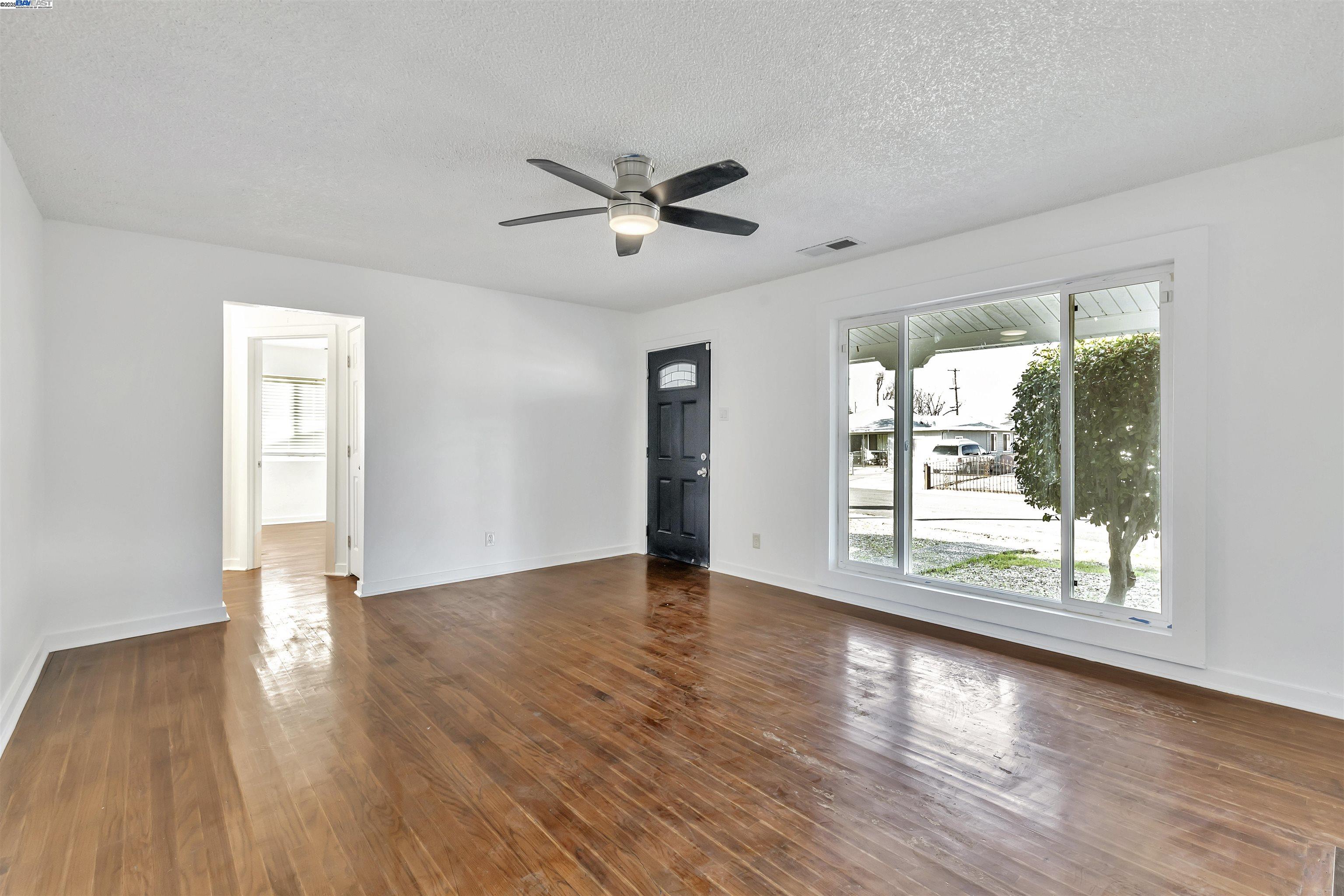 3328 W Sonoma Ave