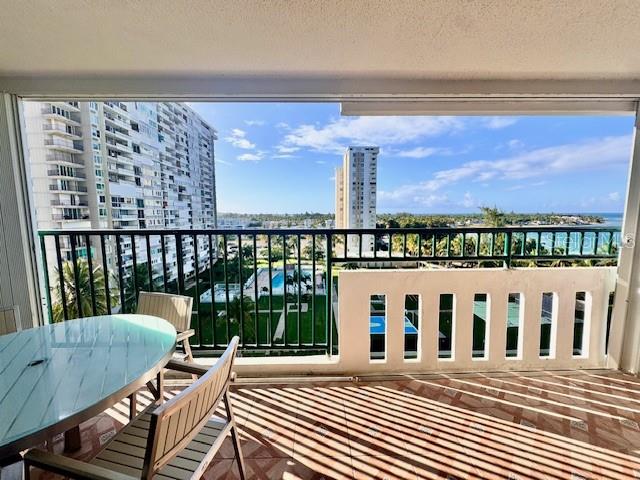 090 OCEAN DRIVE #090