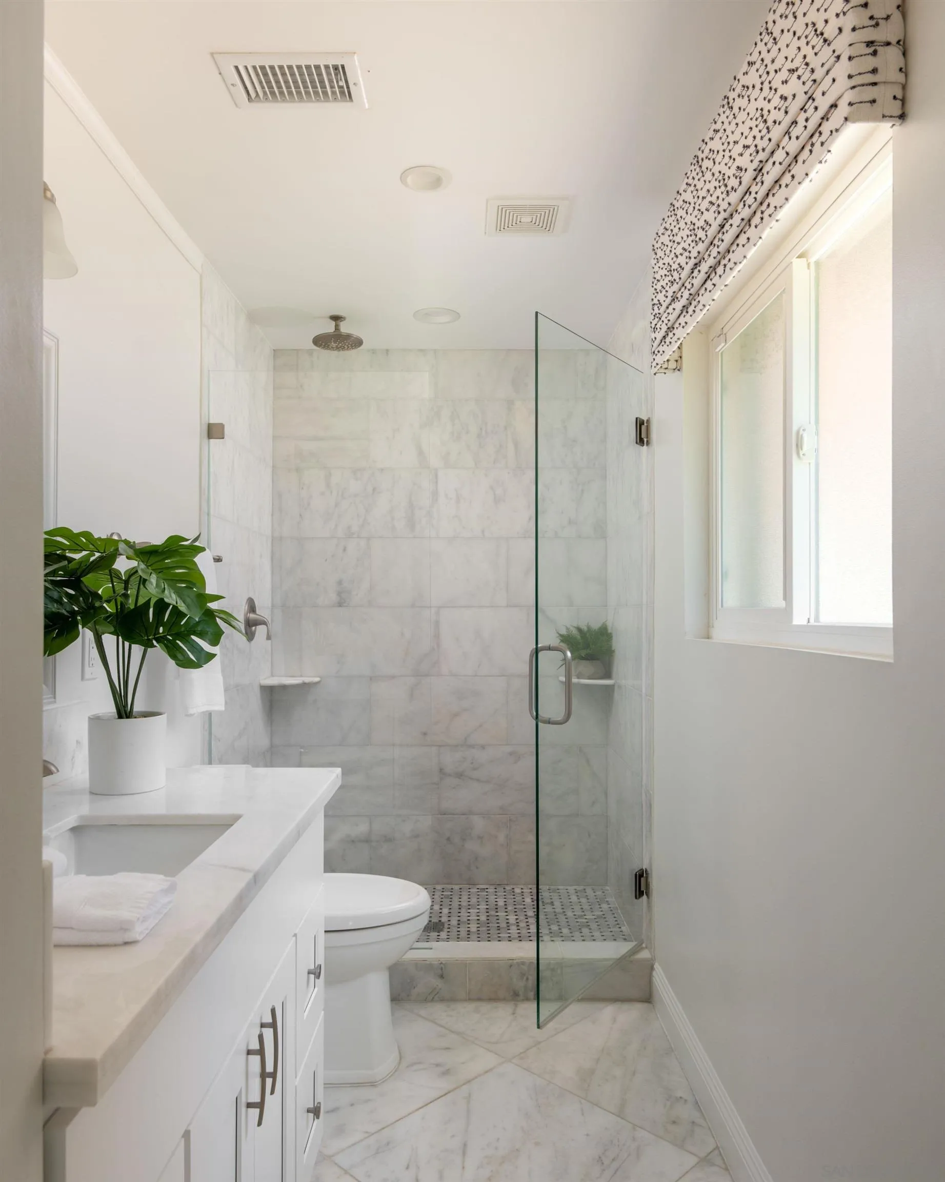 2764 Levante St