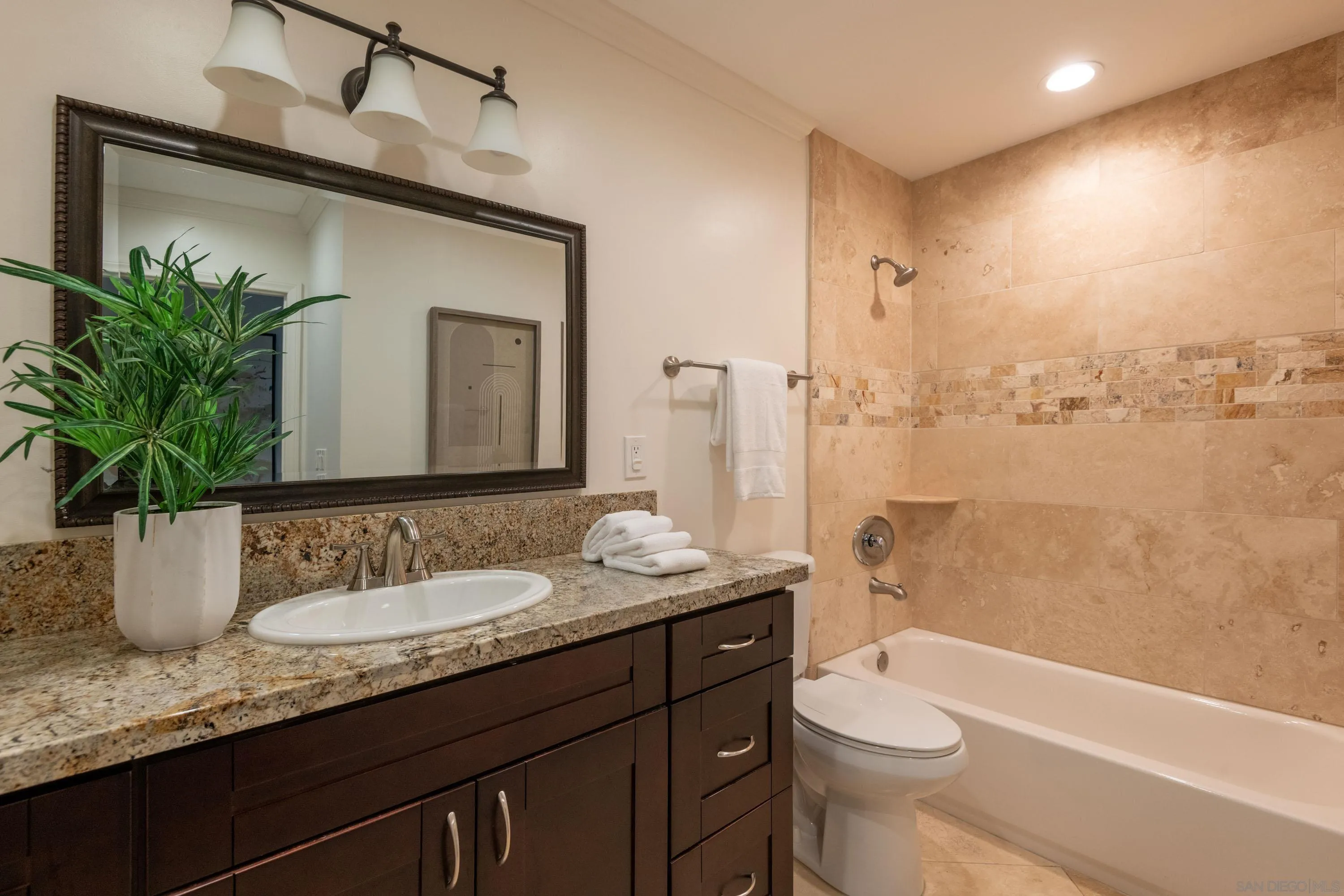 2764 Levante St
