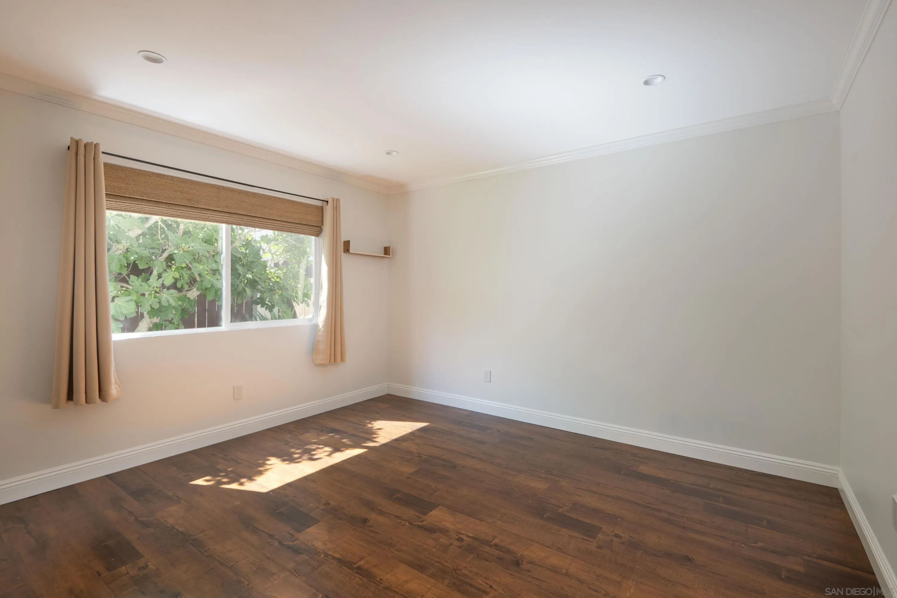2764 Levante St