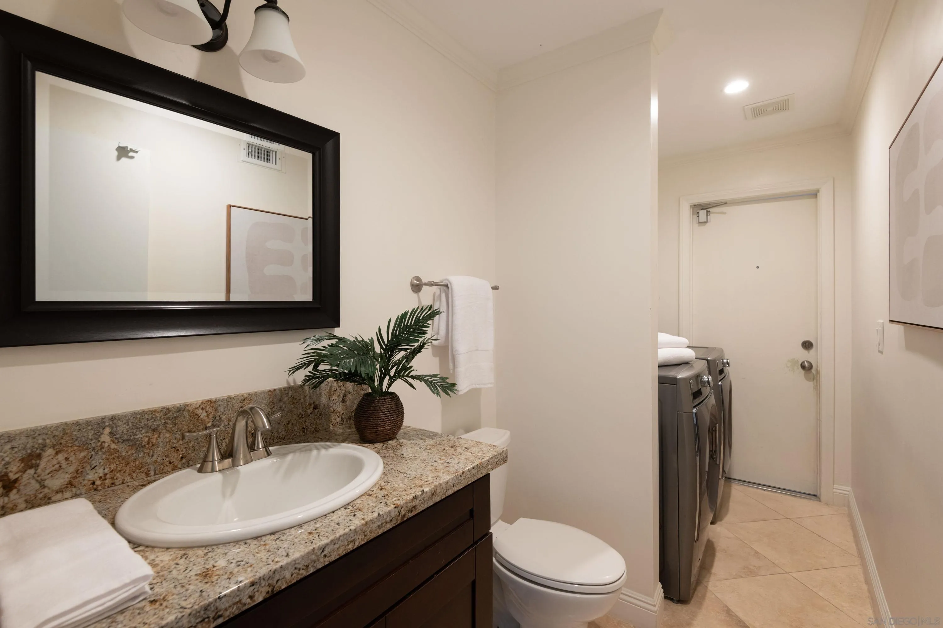 2764 Levante St