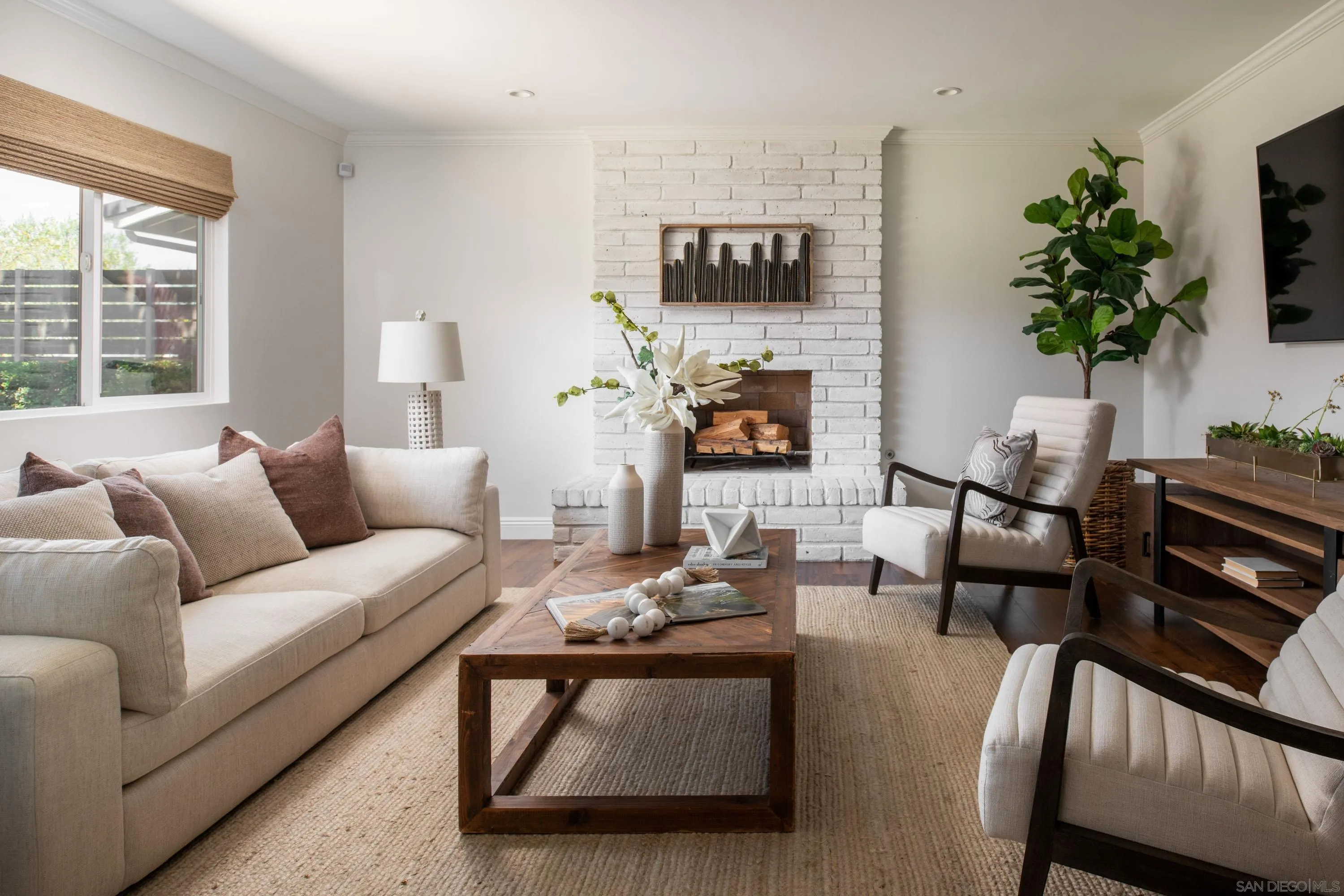 2764 Levante St