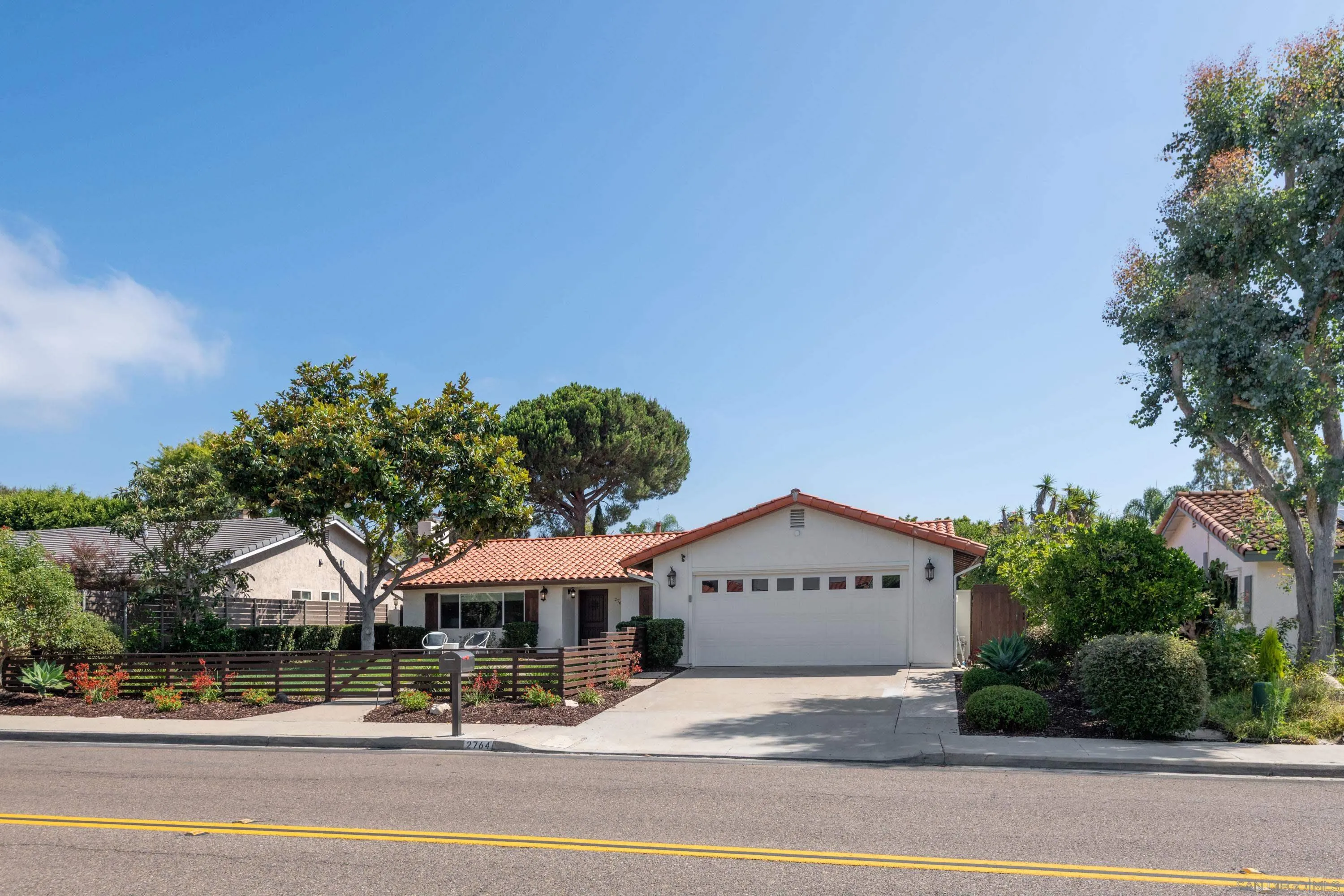 2764 Levante St