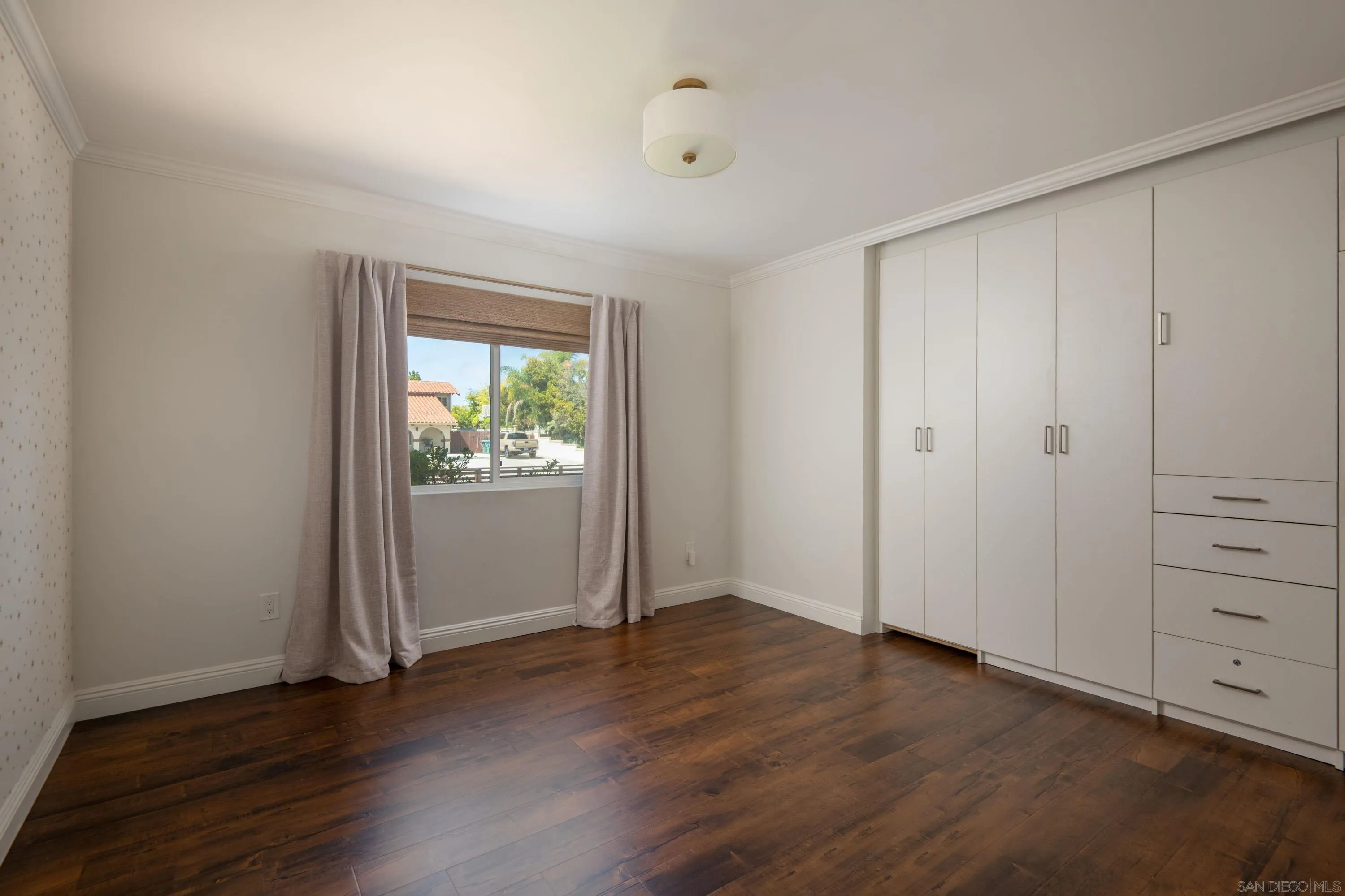 2764 Levante St