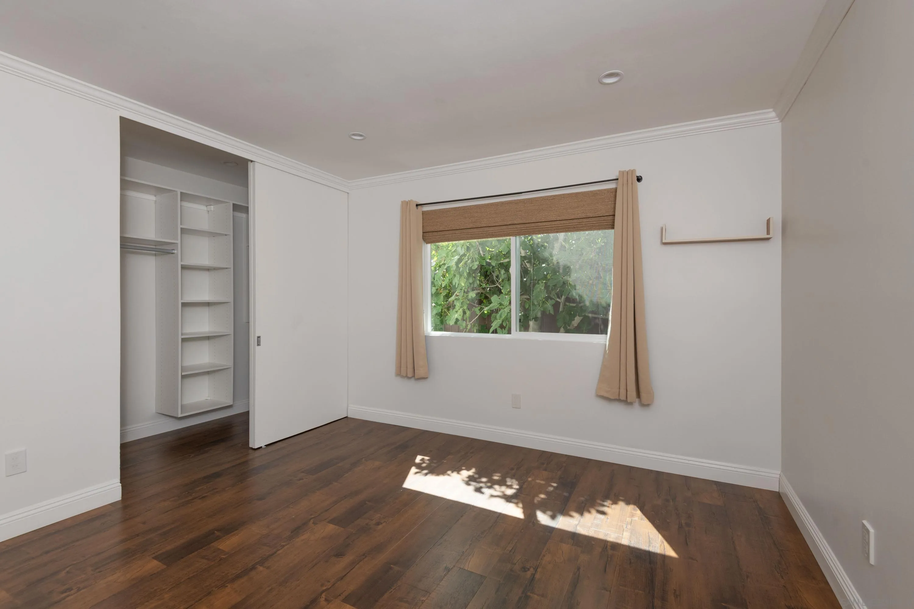 2764 Levante St