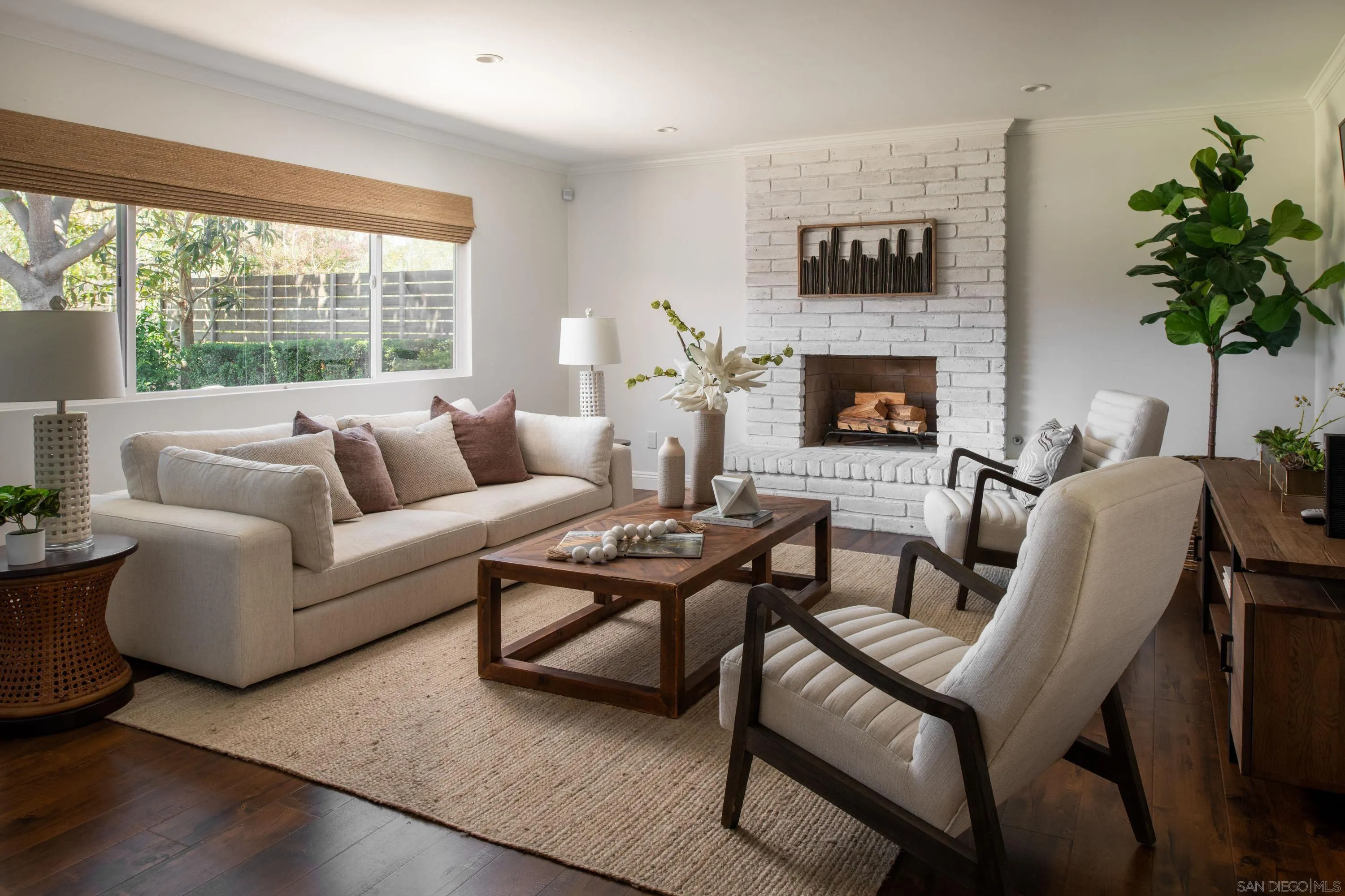 2764 Levante St