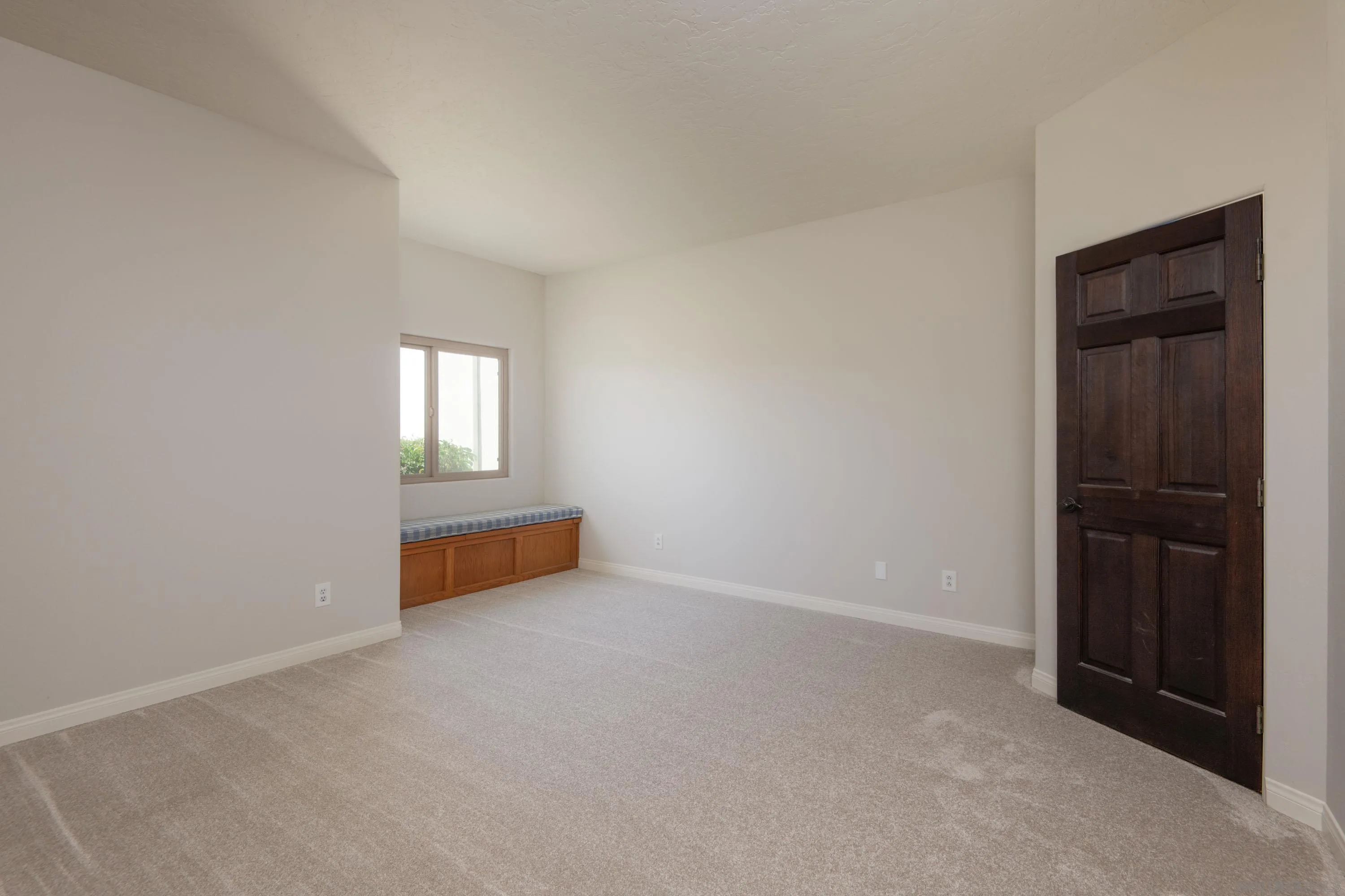 30343 Calle La Reina