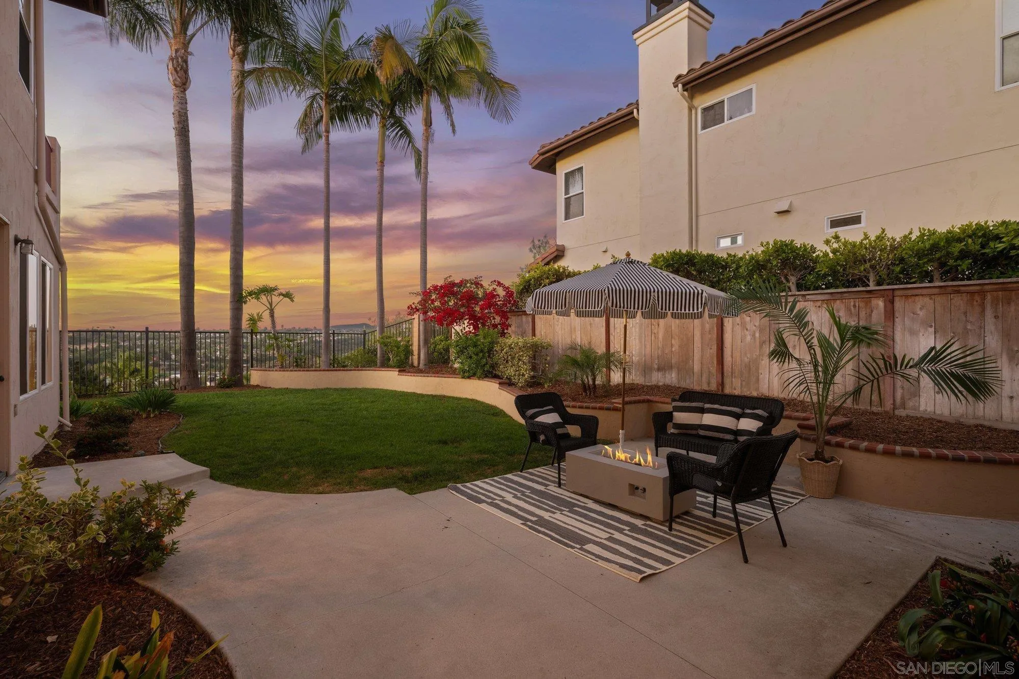 2914 Carrillo Way