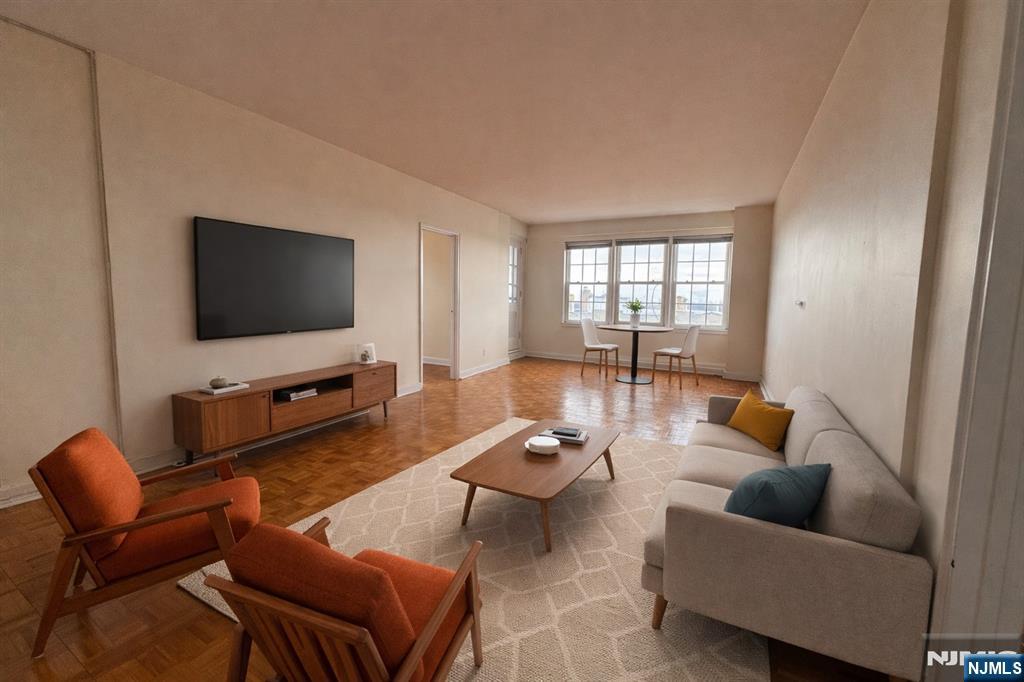 5 Roosevelt Place 4A