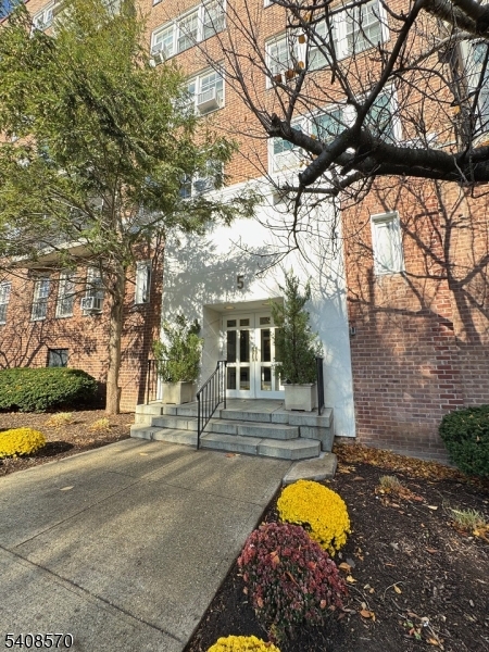 5 Roosevelt Pl 4A 4A