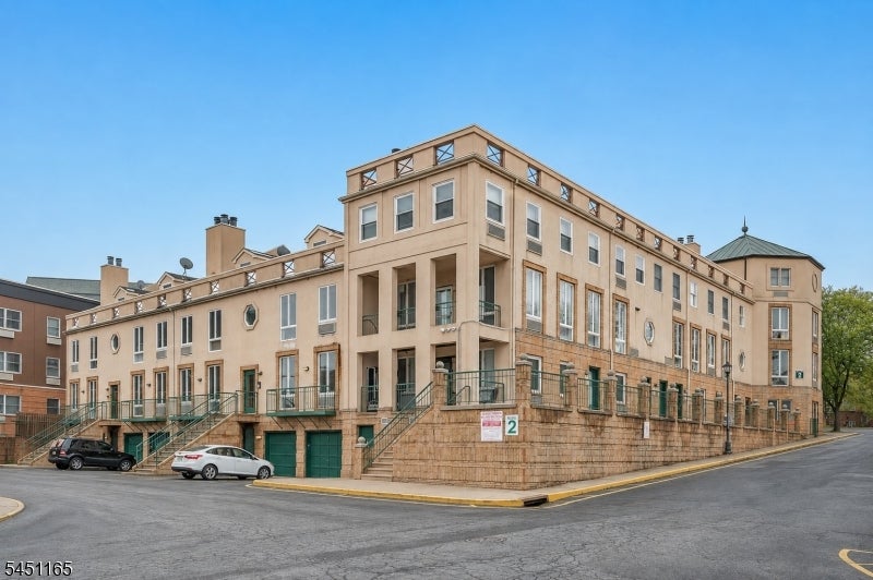 50 Pine St 211