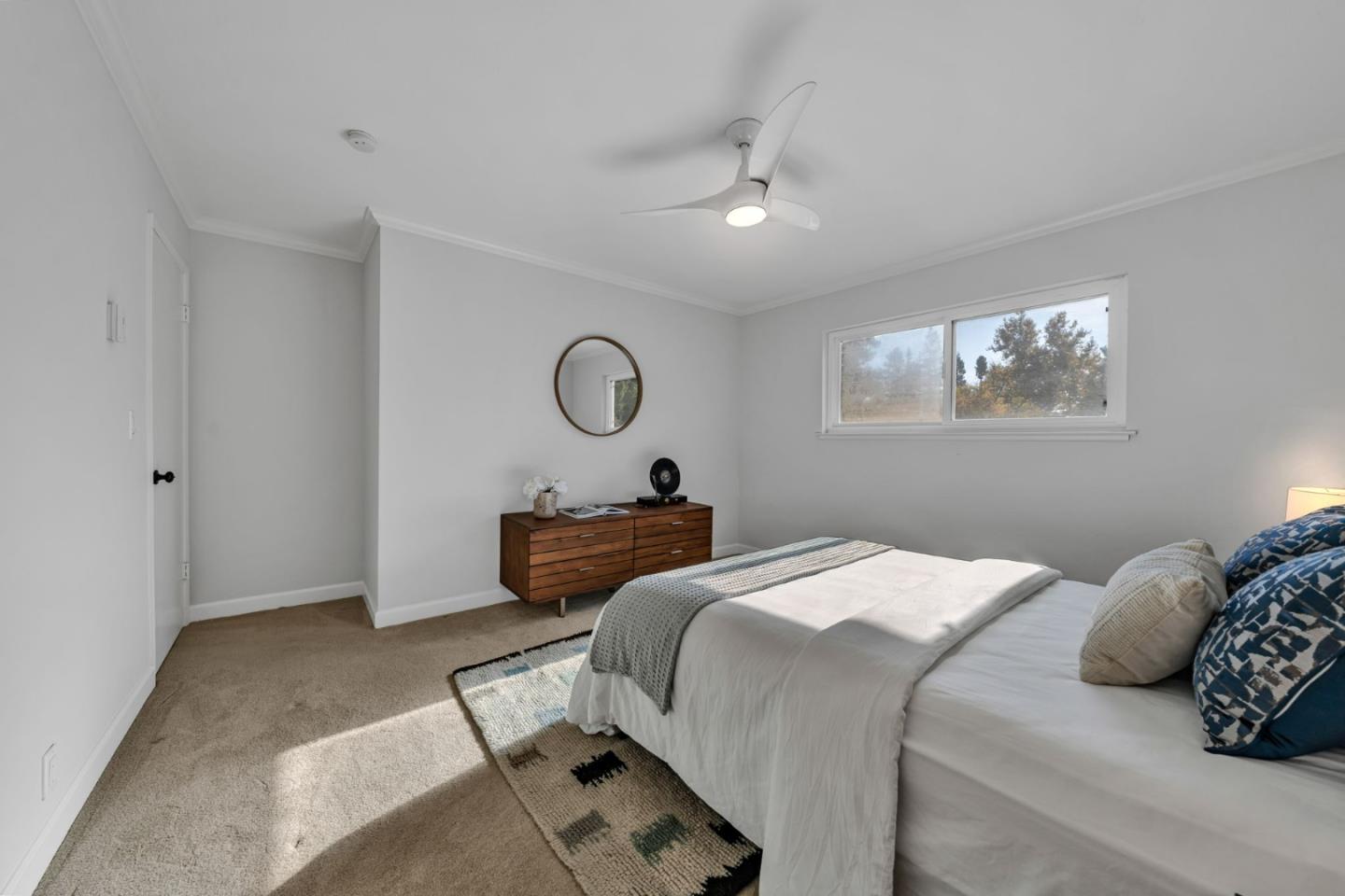 1898 Meridian AVE 31