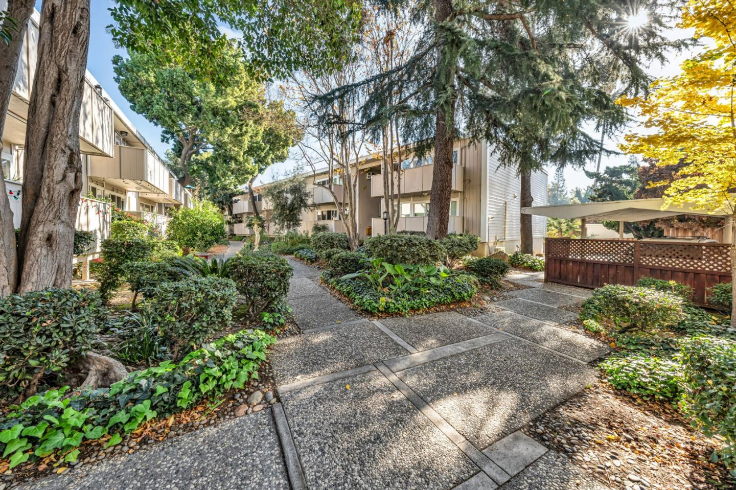 1898 Meridian AVE 31