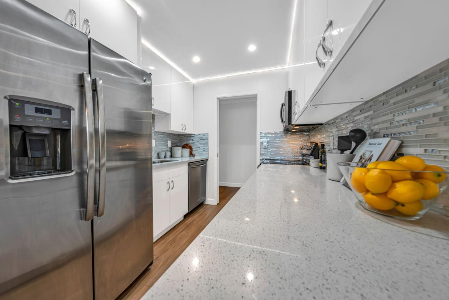 1898 Meridian AVE 31