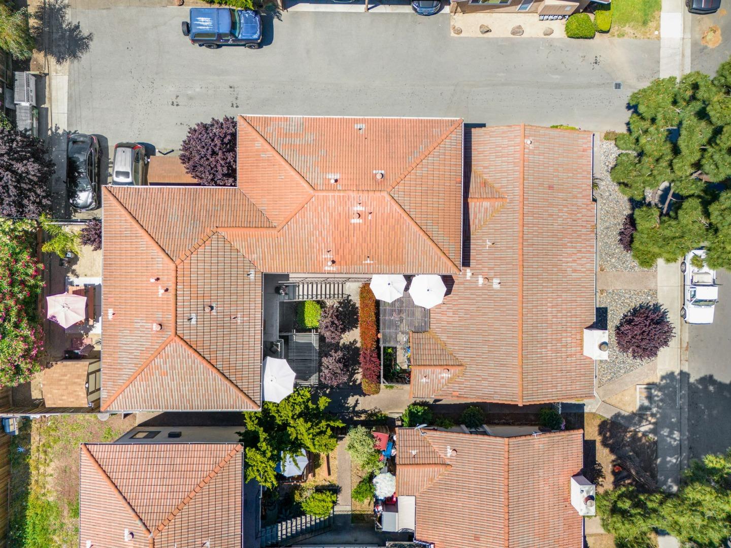 1519 Moorpark AVE