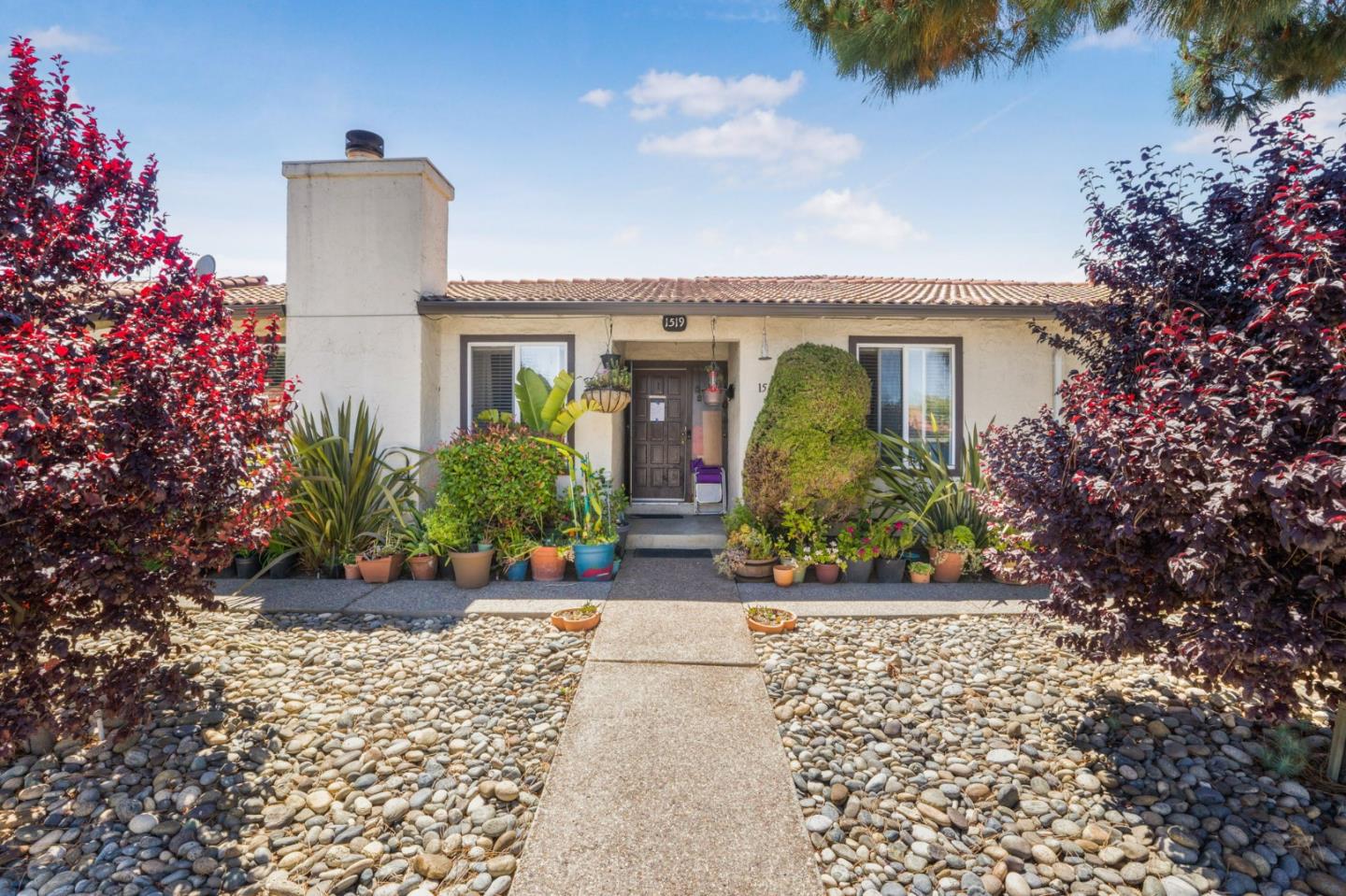 1519 Moorpark AVE