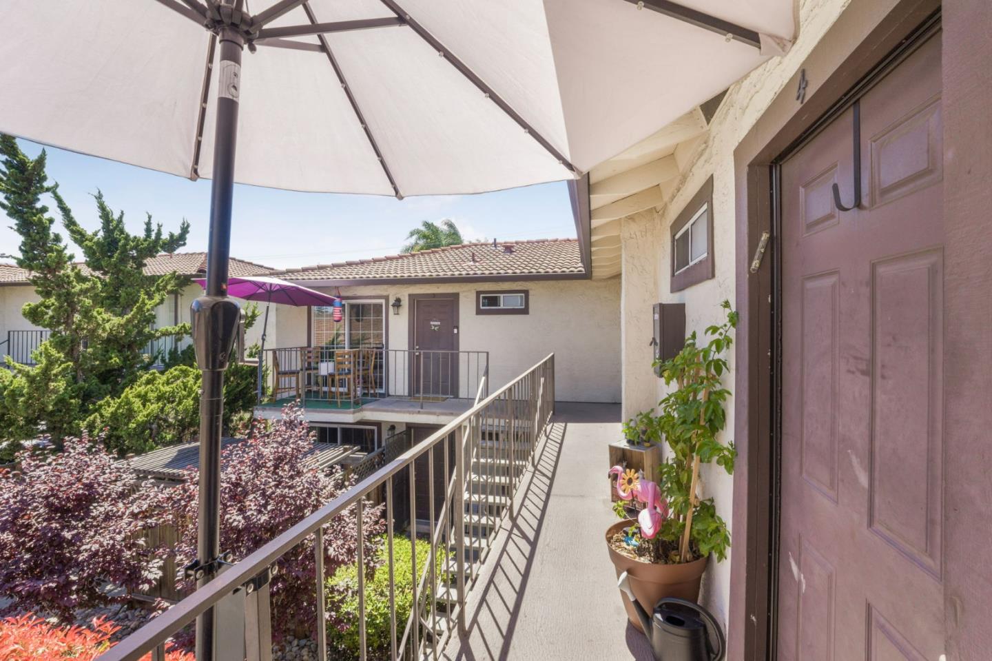 1519 Moorpark AVE