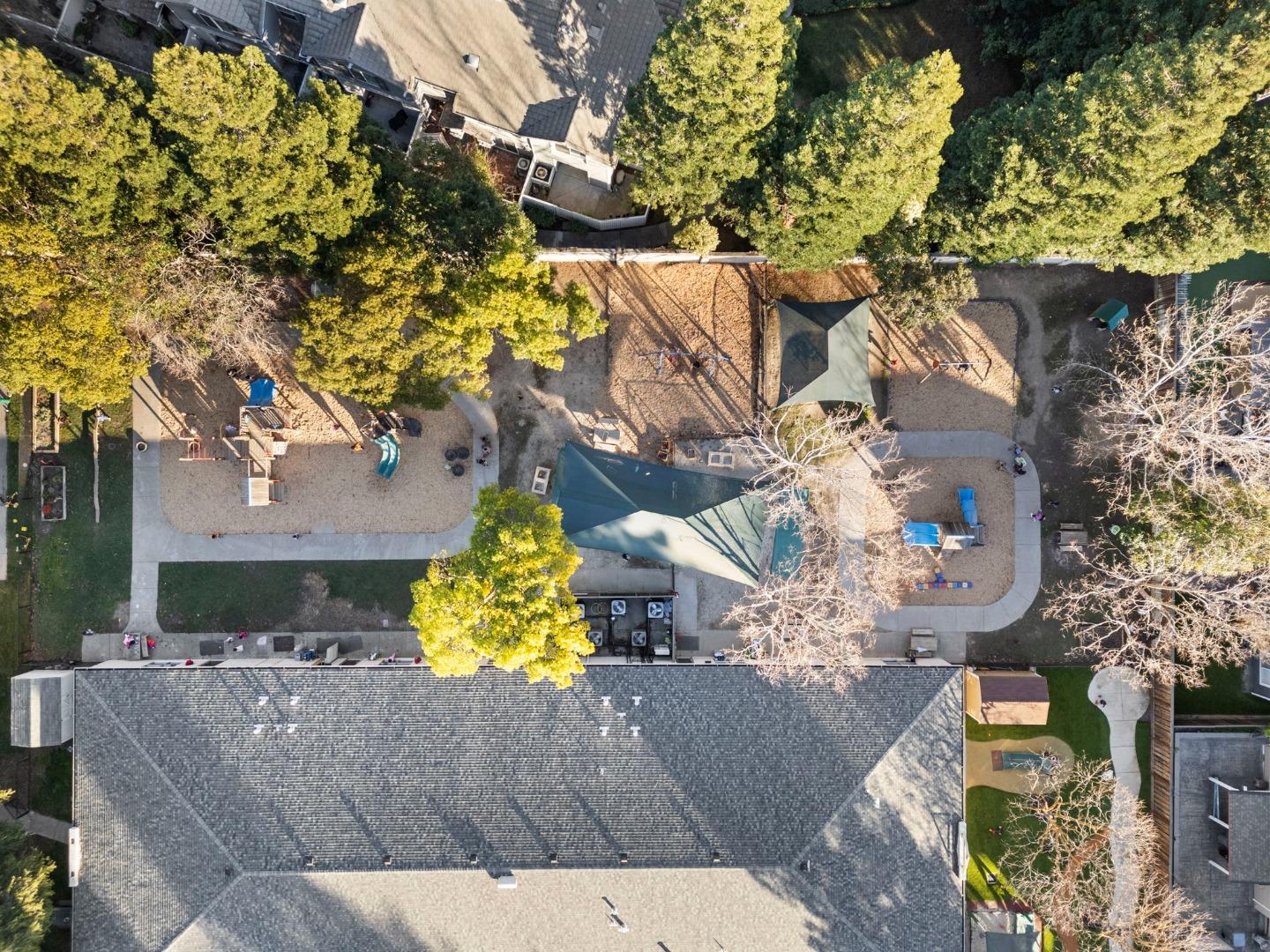 6137 Thicket WAY
