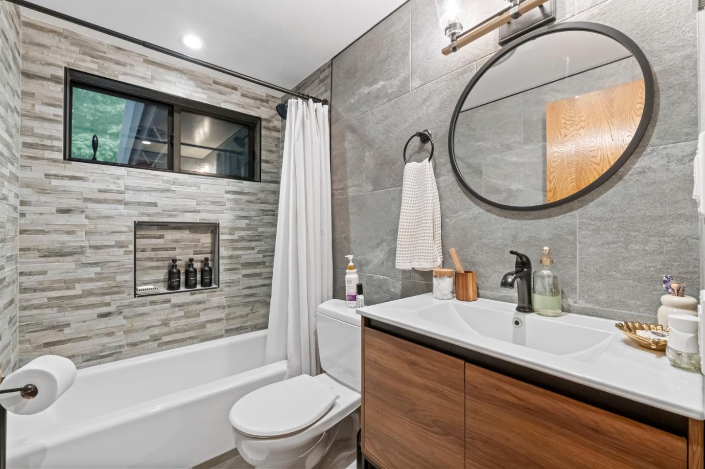 12351 Indian Rock Way