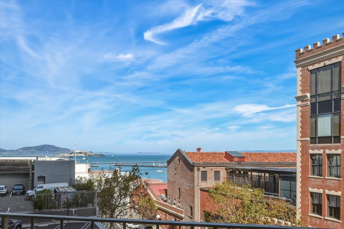 1000 North Point ST 201