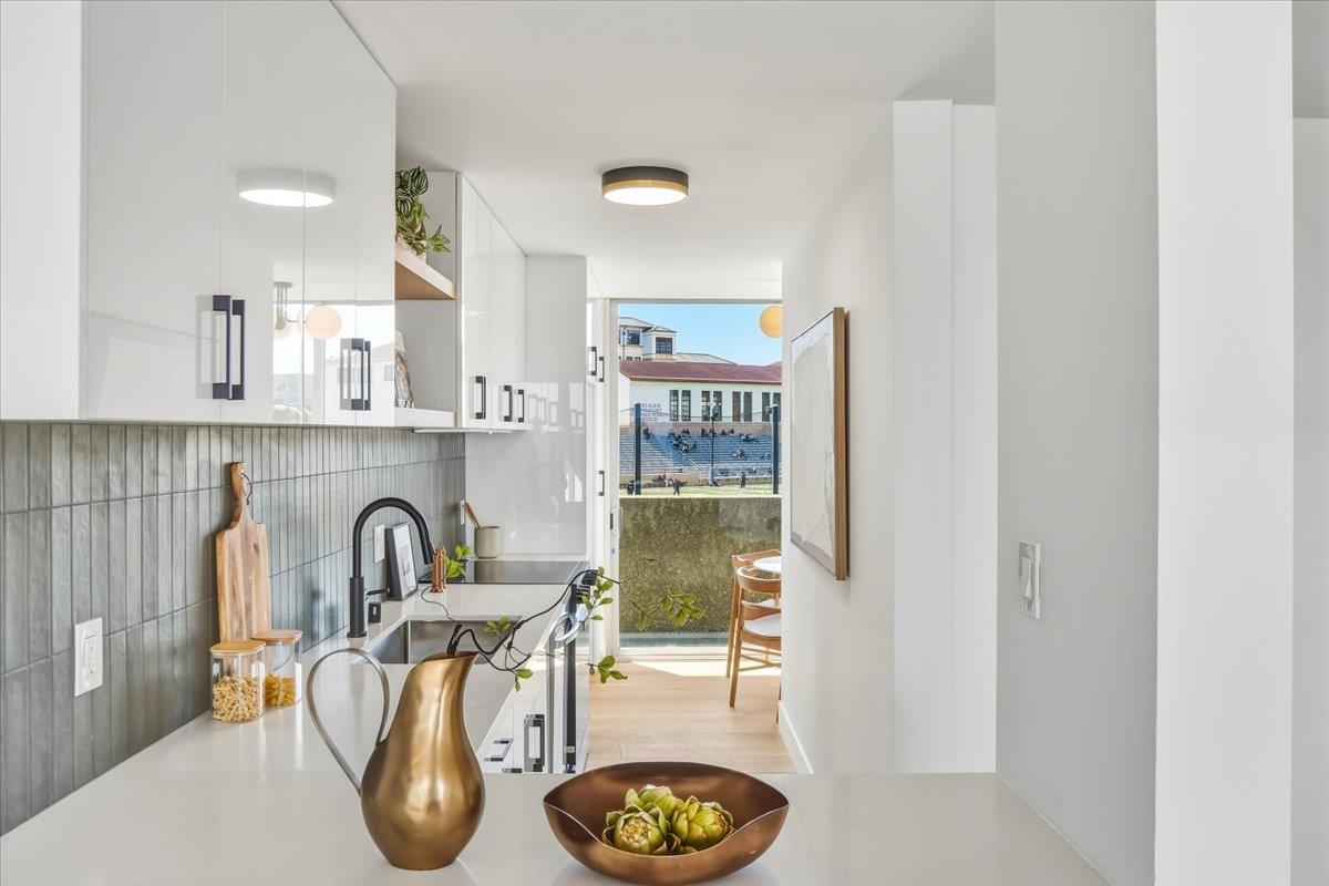 1000 North Point ST 201