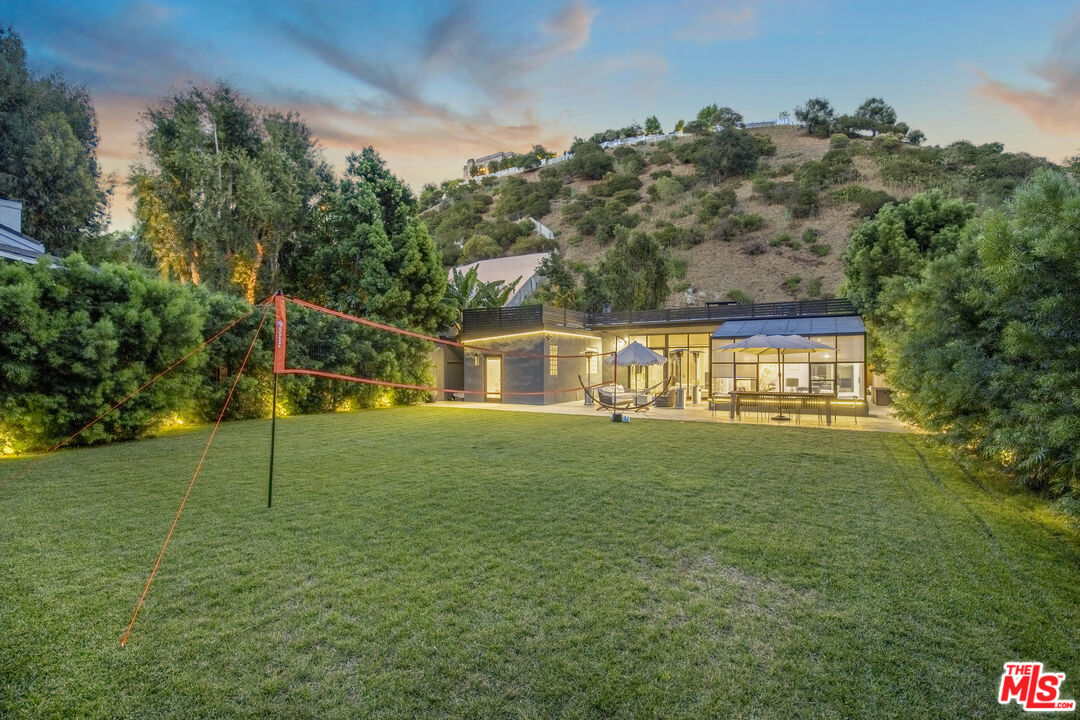 1833 Franklin Canyon Dr