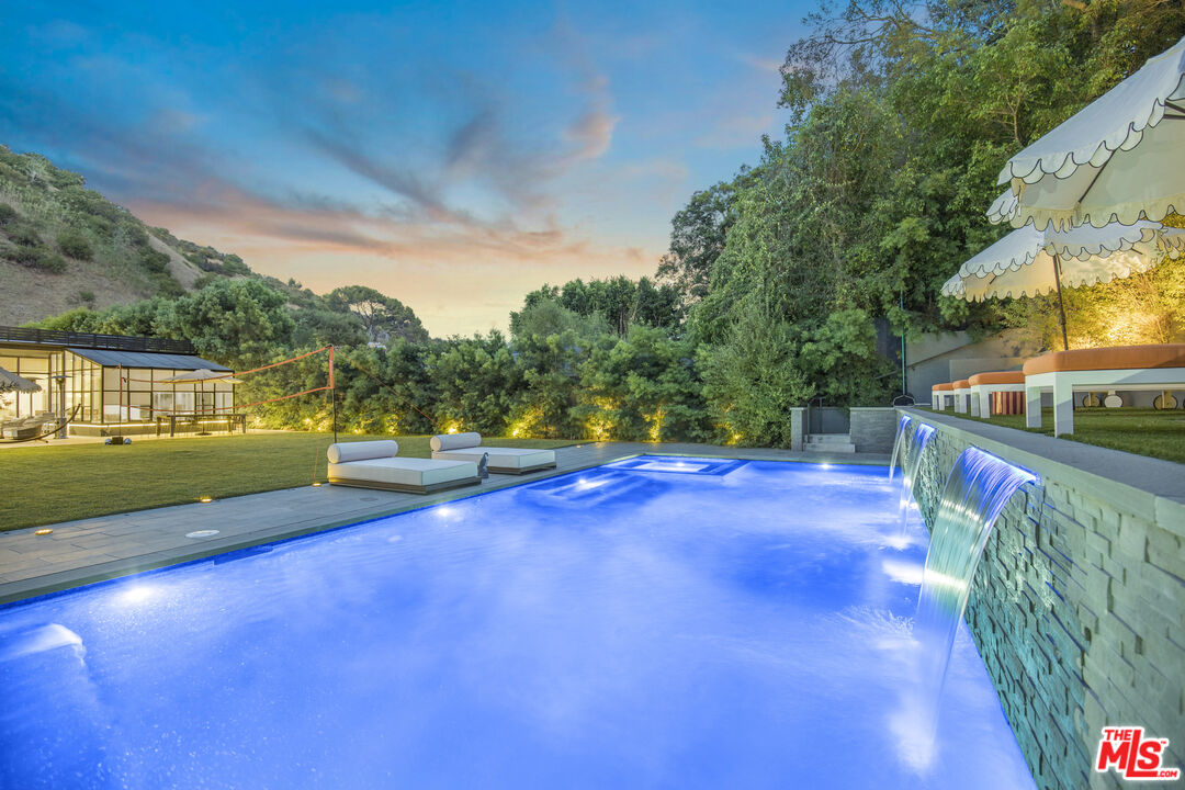 1833 Franklin Canyon Dr