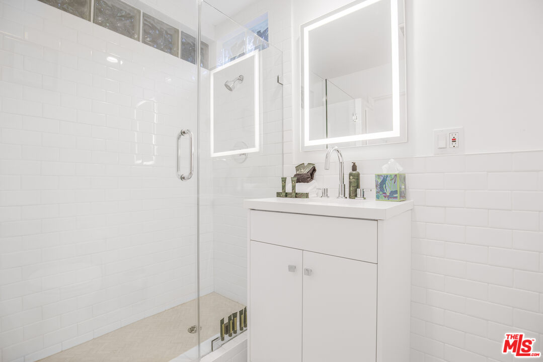 1833 Franklin Canyon Dr