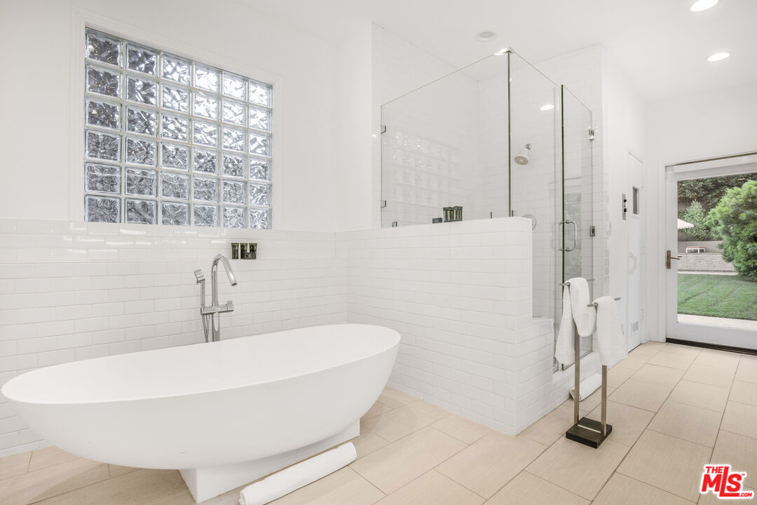 1833 Franklin Canyon Dr