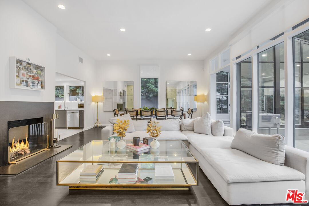 1833 Franklin Canyon Dr