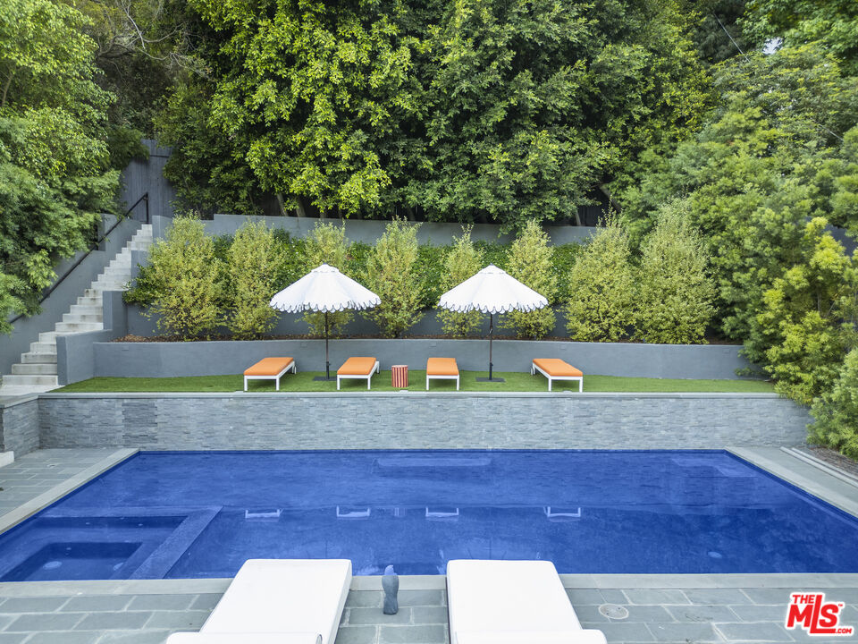 1833 Franklin Canyon Dr