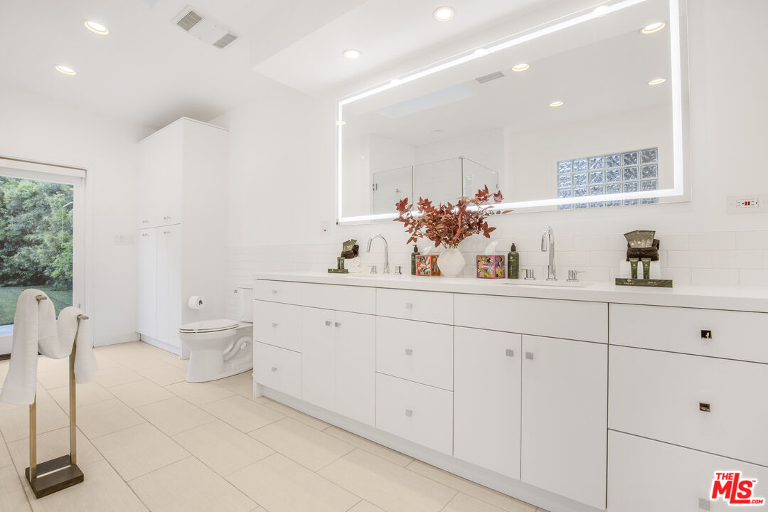 1833 Franklin Canyon Dr