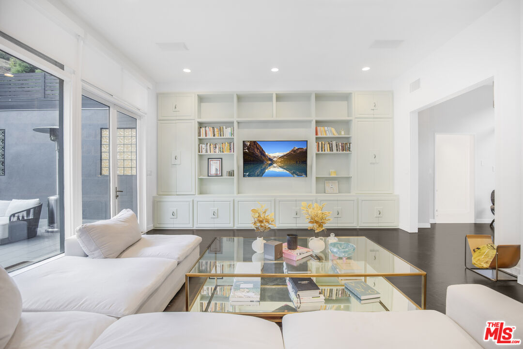 1833 Franklin Canyon Dr