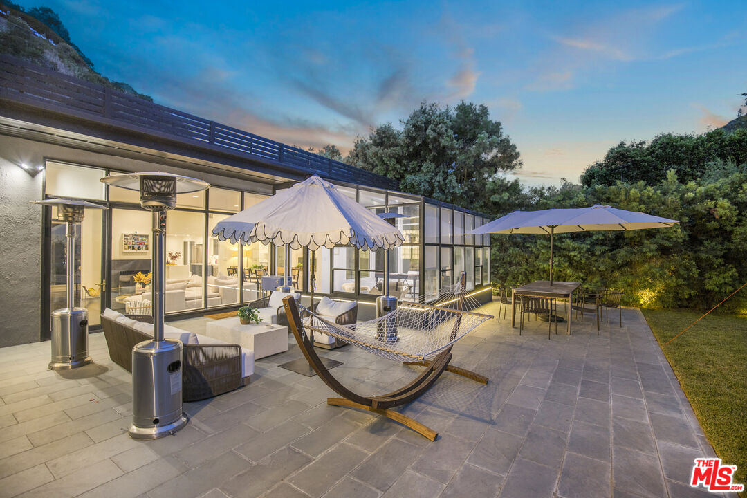 1833 Franklin Canyon Dr