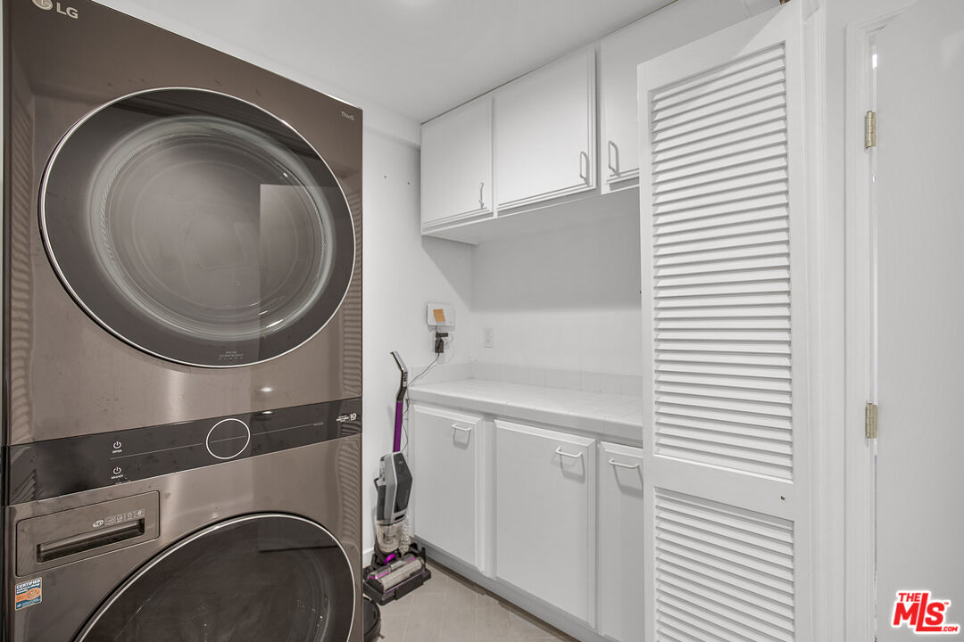 1833 Franklin Canyon Dr