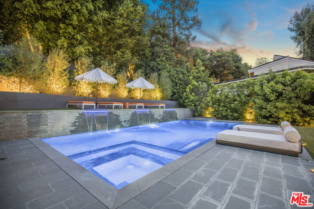 1833 Franklin Canyon Dr