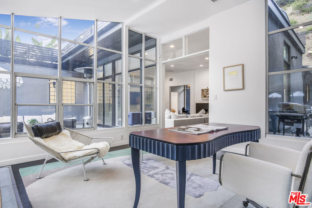 1833 Franklin Canyon Dr