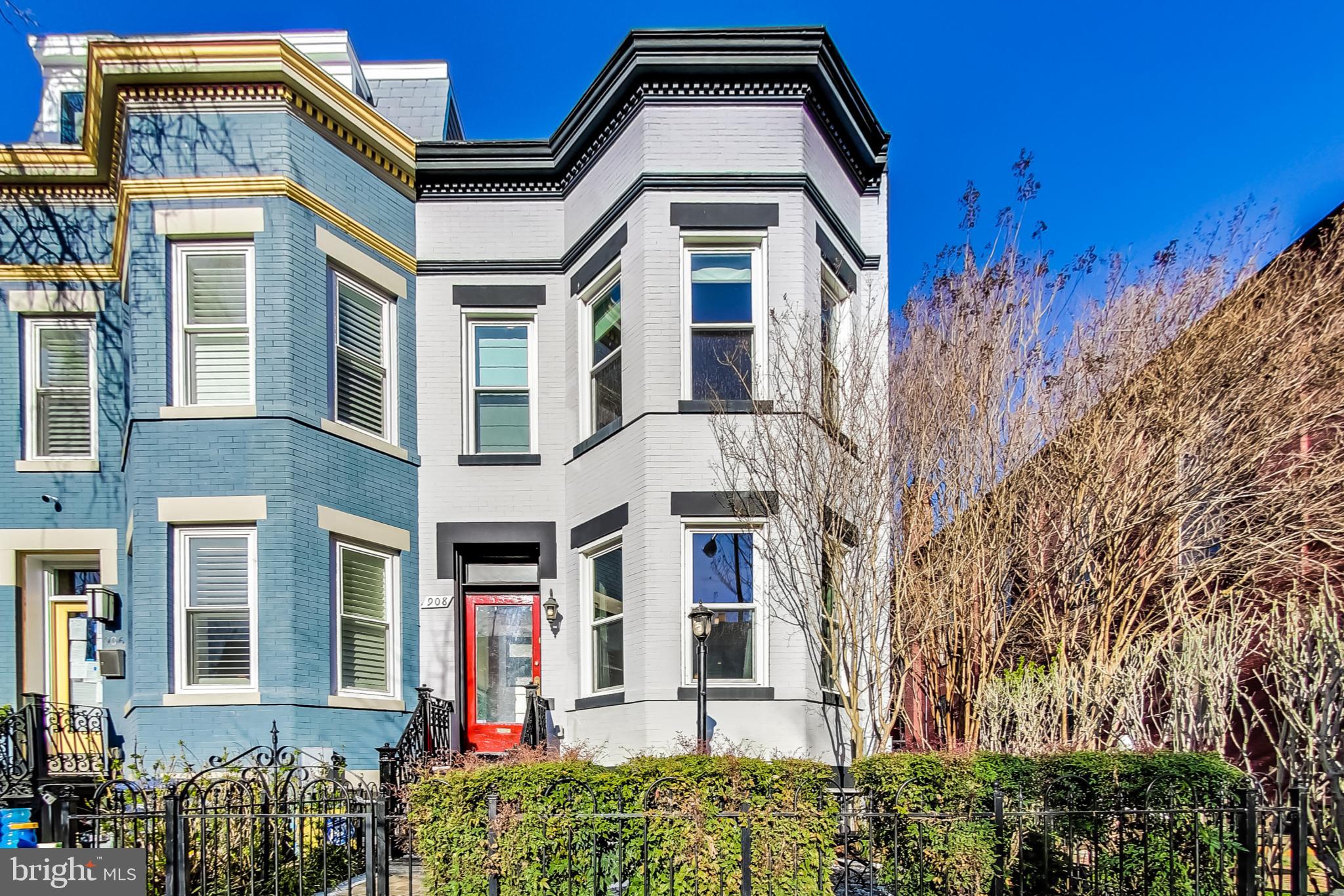 908 11th St NE #B (English Basement)