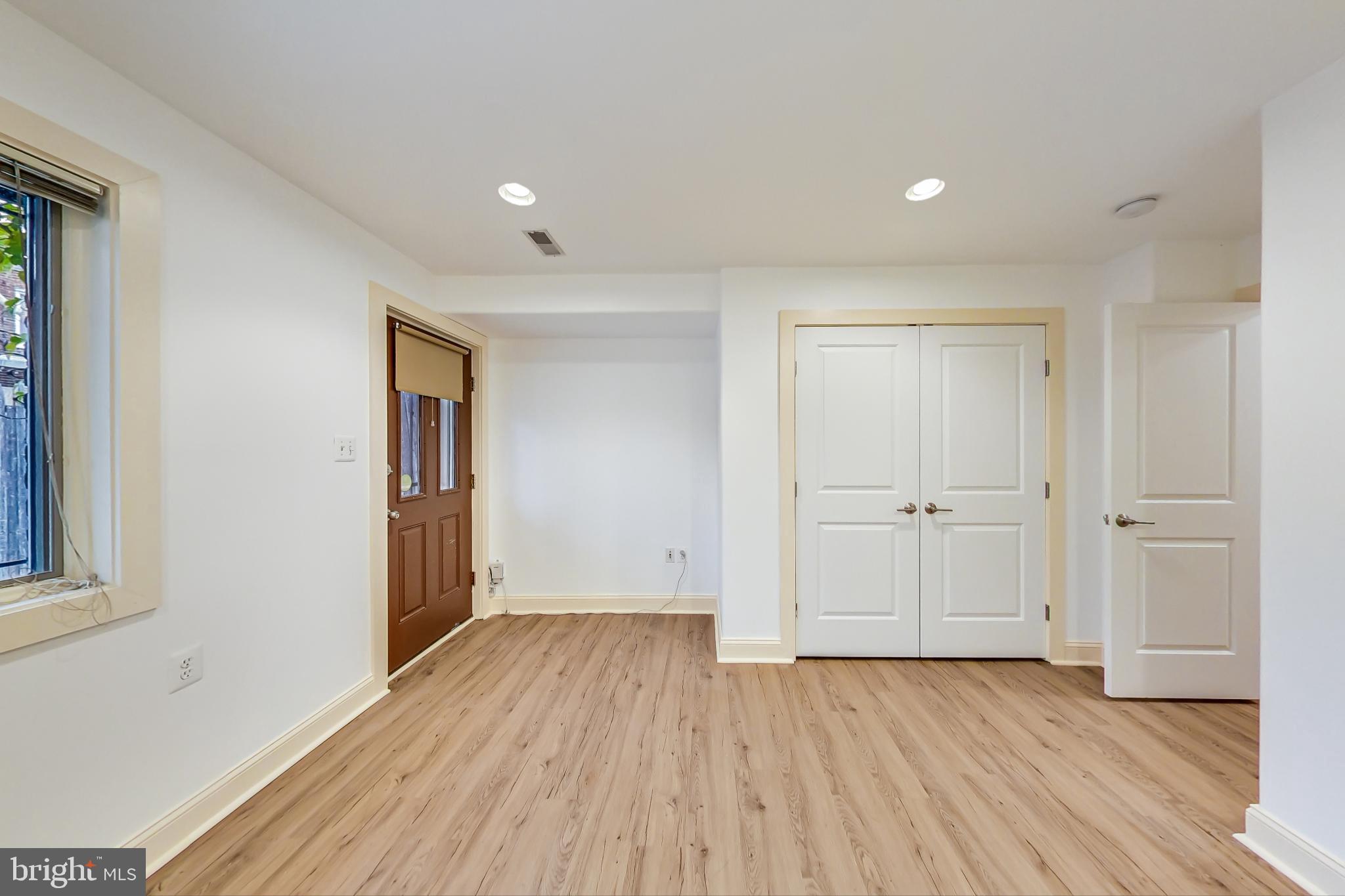 615 ORLEANS PL NE #B