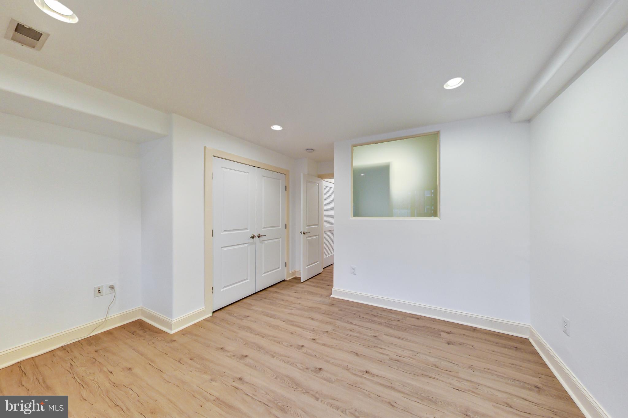 615 ORLEANS PL NE #B